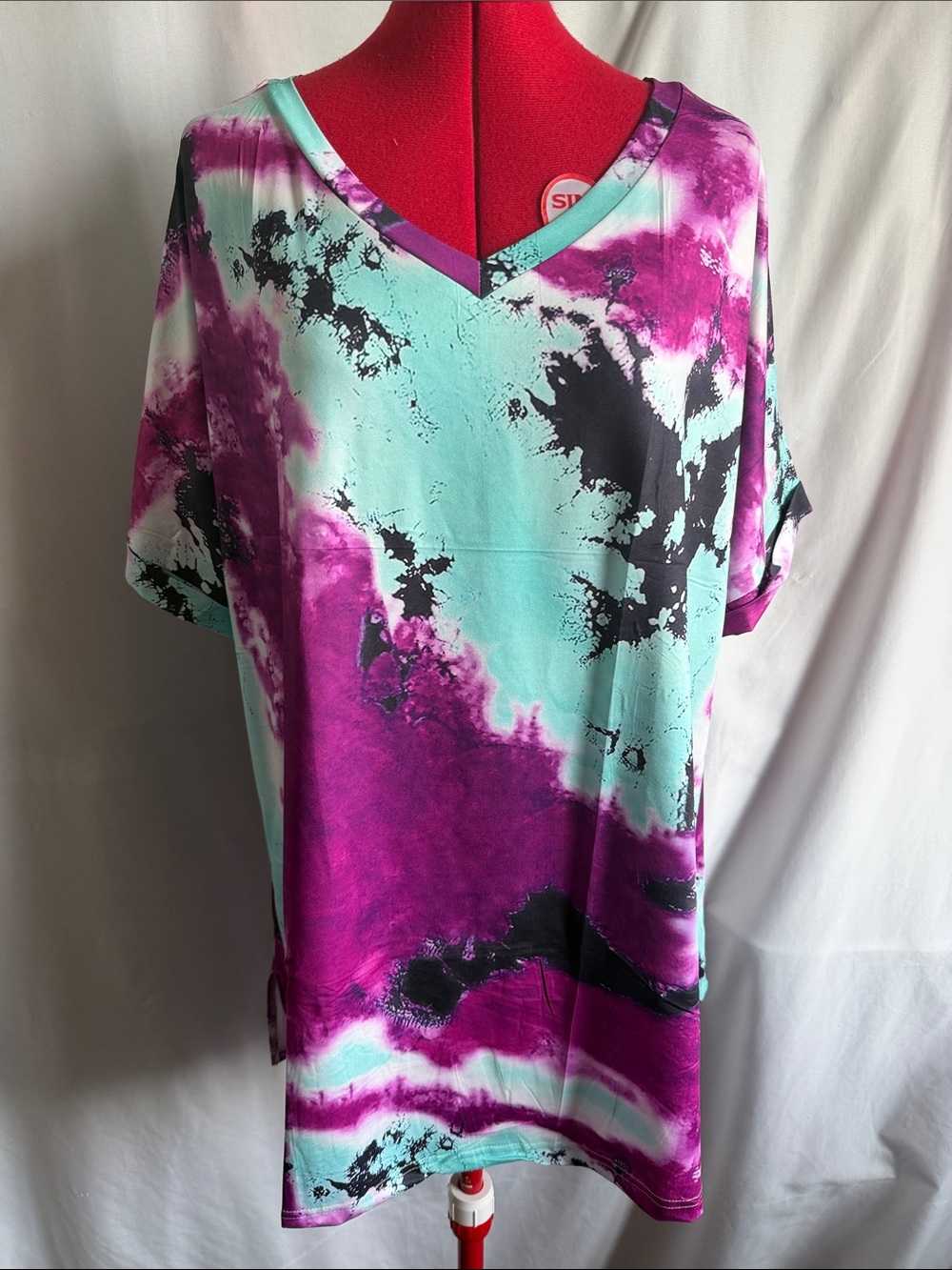 V-Neck Short Sleeve Tie-Dye Tee in Teal and Magenta